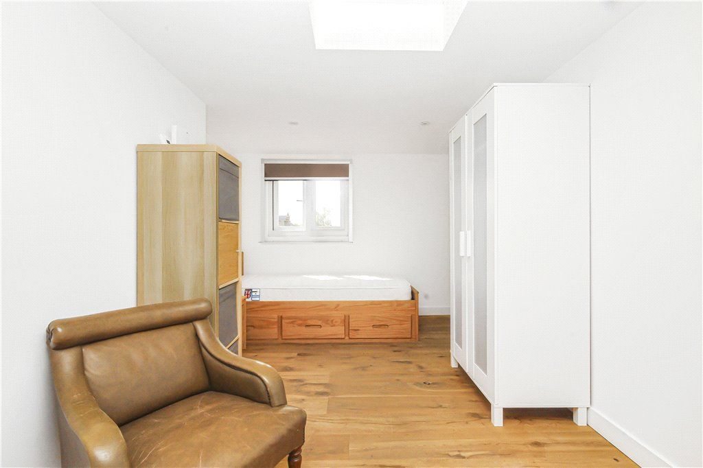 Property photo 1 of 18 Bedroom