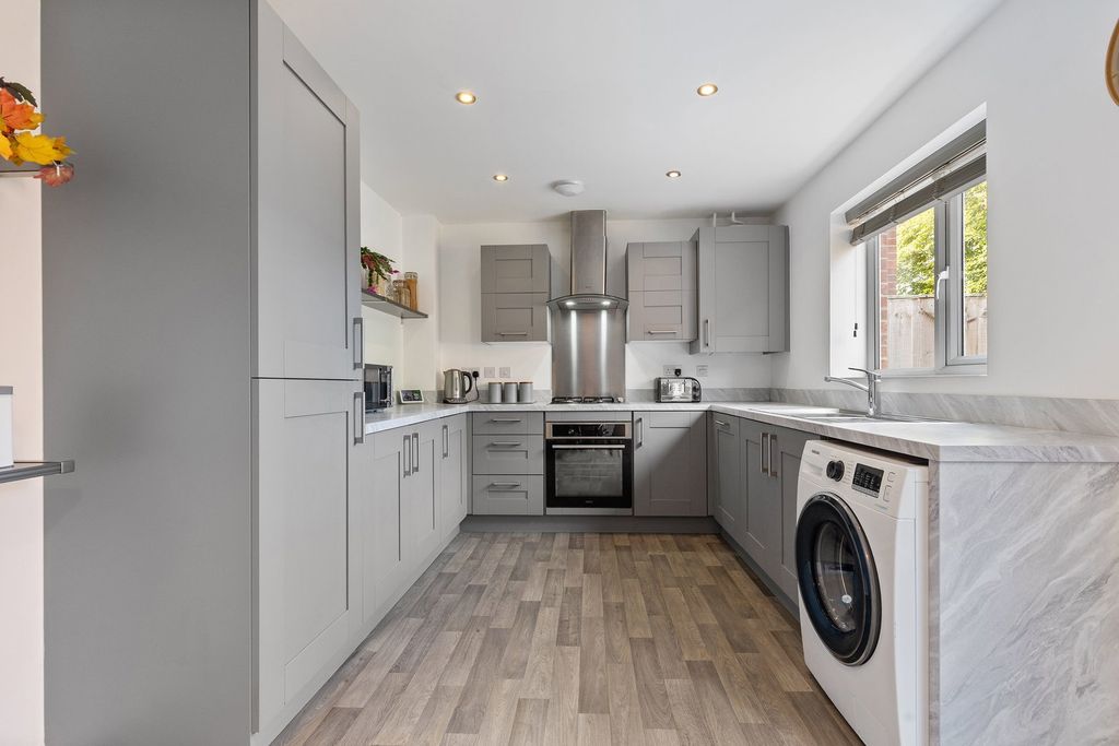 Property photo 3 of 32