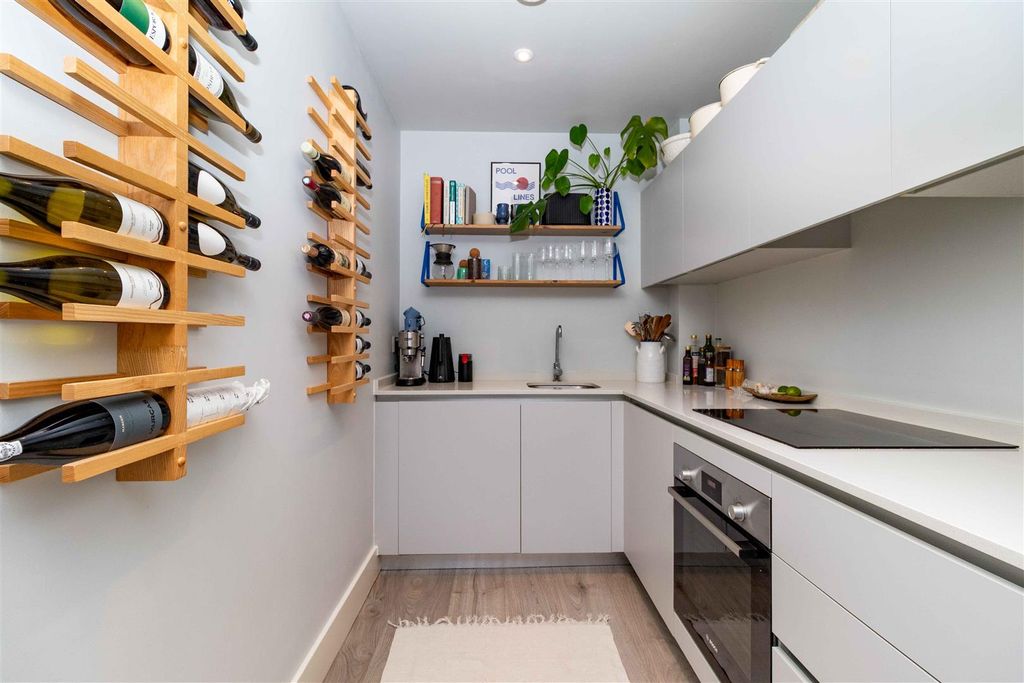 Property photo 3 of 15 Lennox Rd-06.Jpg