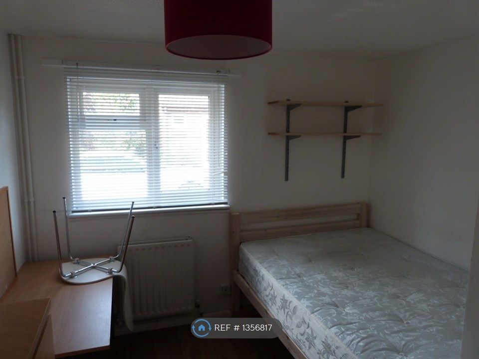 Property photo 3 of 11 Room 1