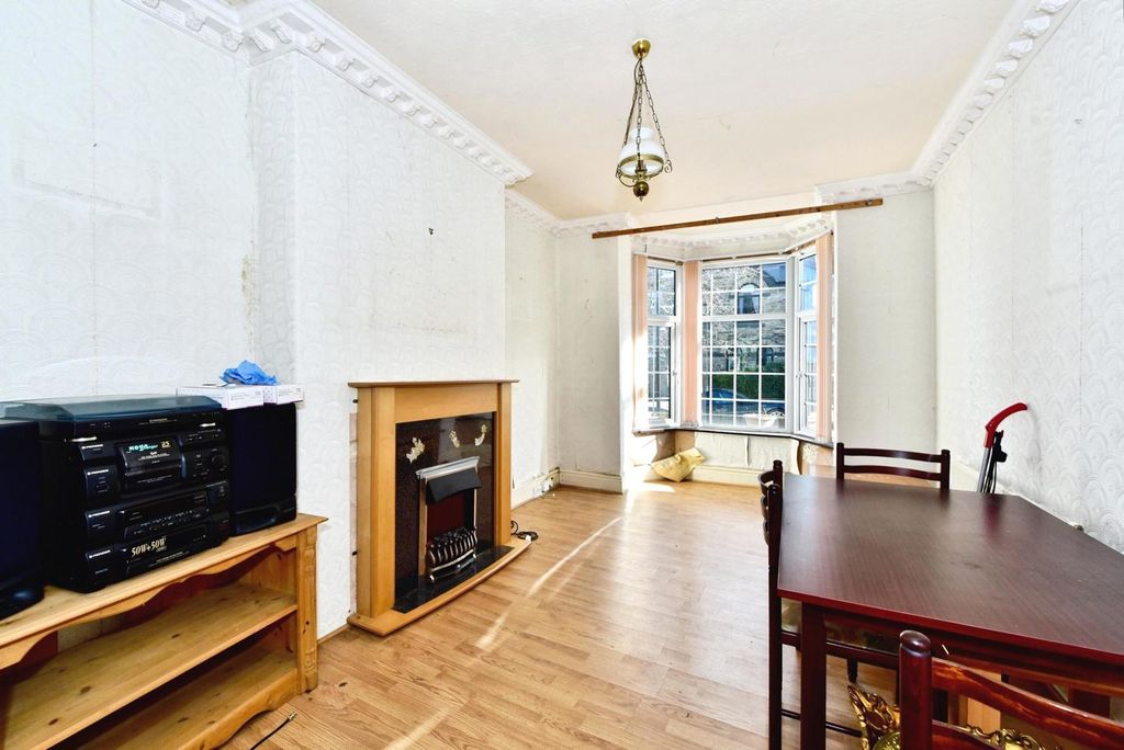 Property photo 3 of 13 Pbox-Img.Jpg