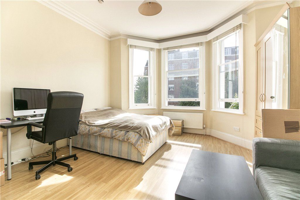 Property photo 3 of 8 Studio