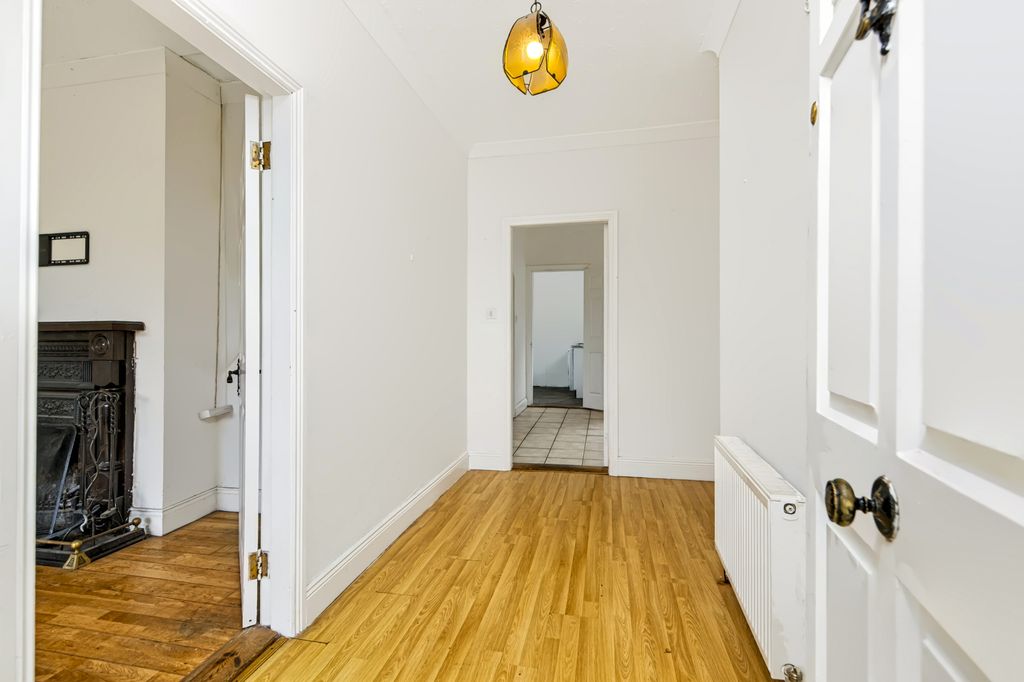 Property photo 2 of 35