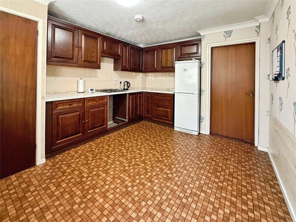 Property photo 2 of 12 Gardens