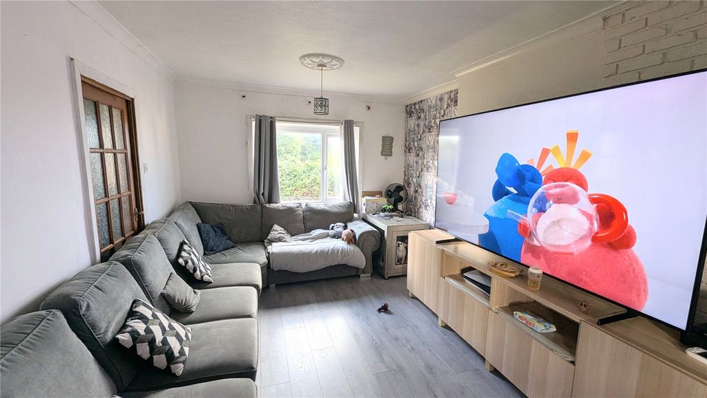 Property photo 2 of 8 Lounge