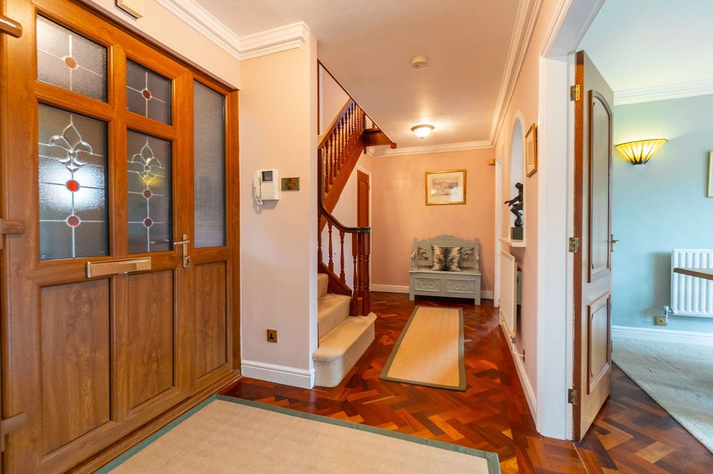 Property photo 2 of 34