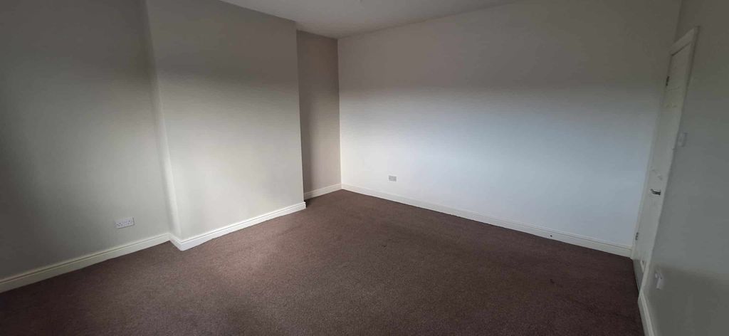 Property photo 3 of 5 (1) Com