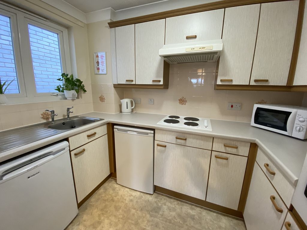 Property photo 3 of 21 Kitchen