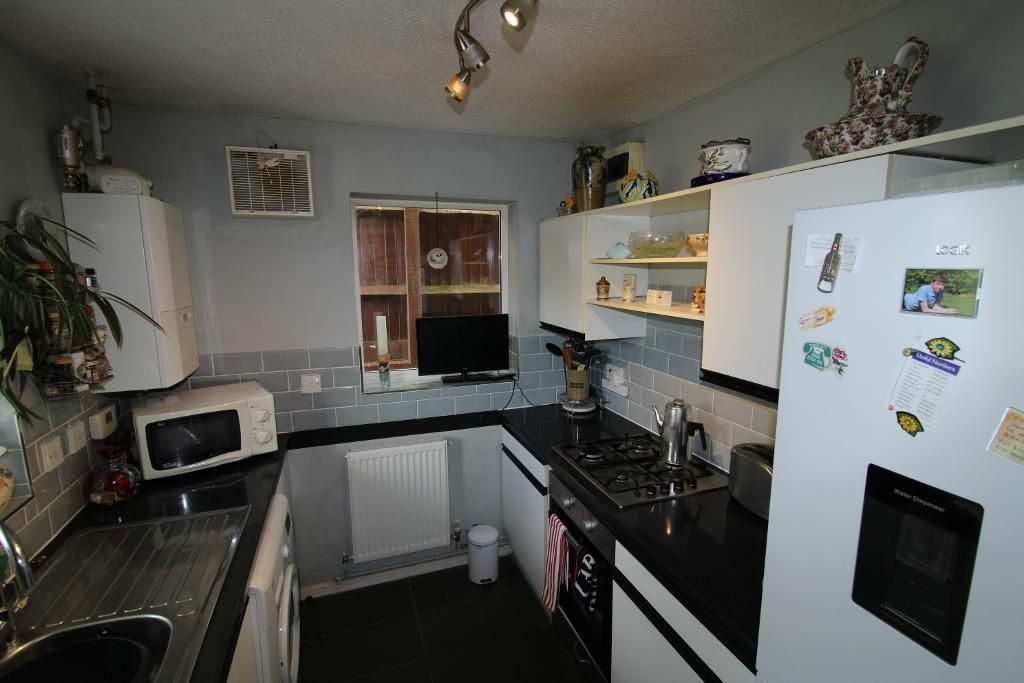 Property photo 3 of 11 Kitchen