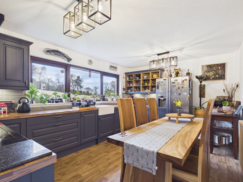 Property photo 3 of 16 Kitchen