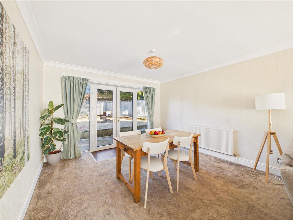 Property photo 3 of 16 Cam03303G0-Pr0343-Still006.Jpg