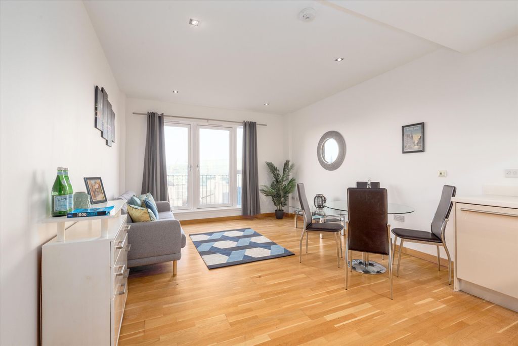 Property photo 2 of 19 Image