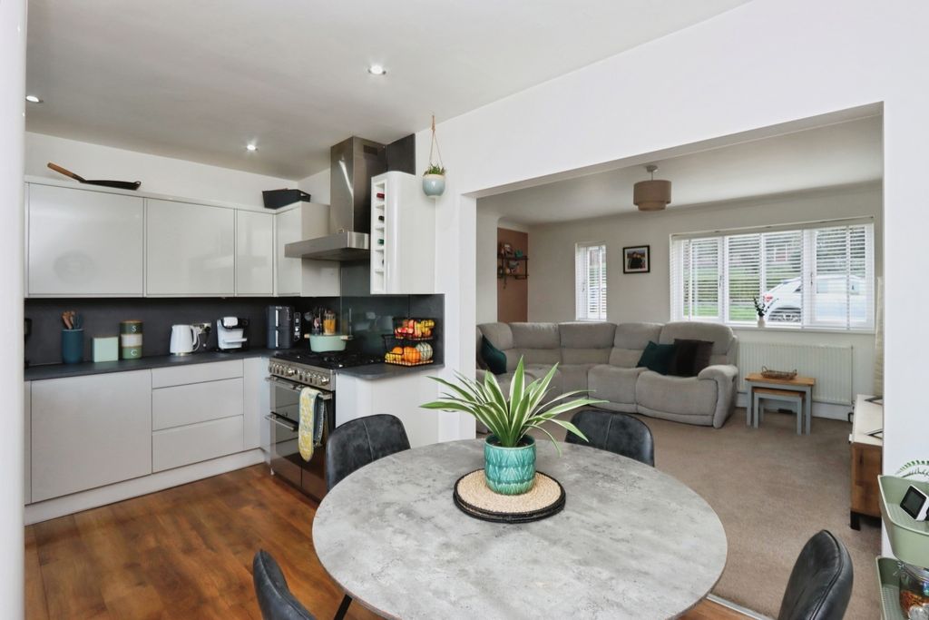 Property photo 2 of 20 Pbox-Img.Jpg