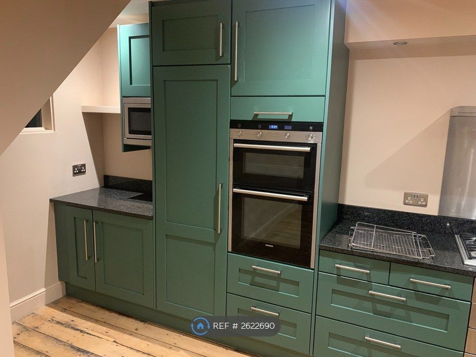 Property photo 3 of 12 Kitchen