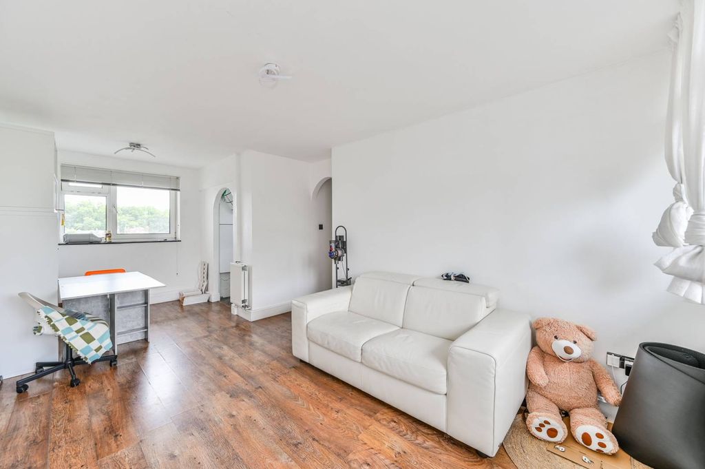 Property photo 2 of 10