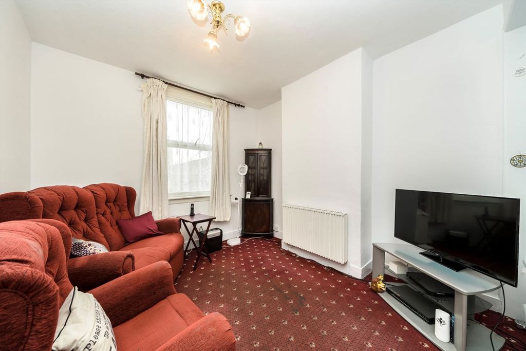 Property photo 2 of 8