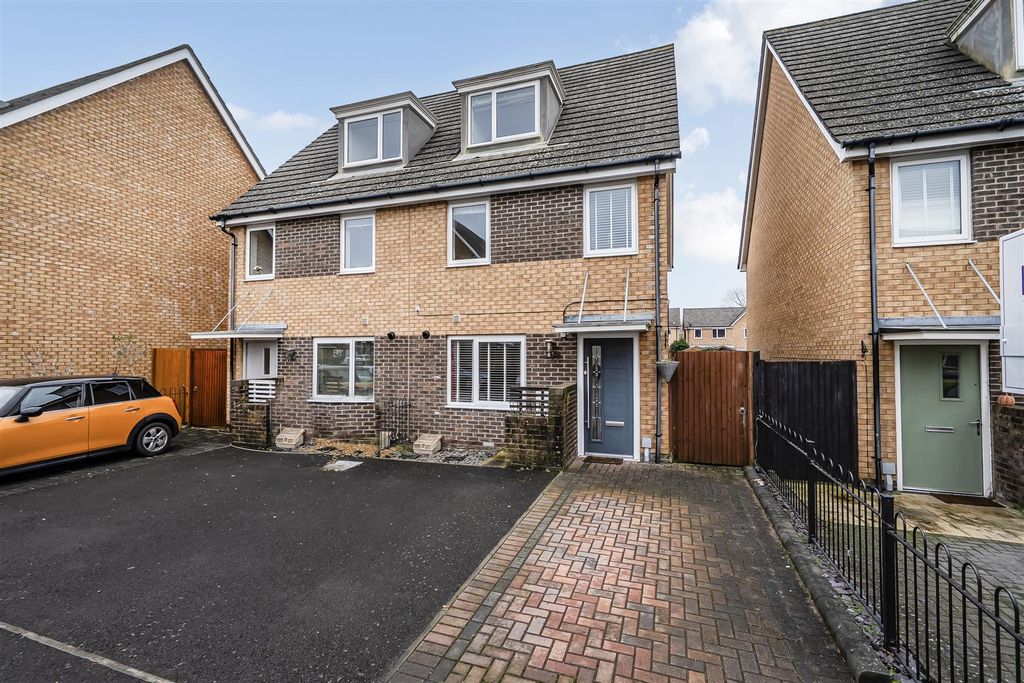 Property photo 1 of 16 Exterior