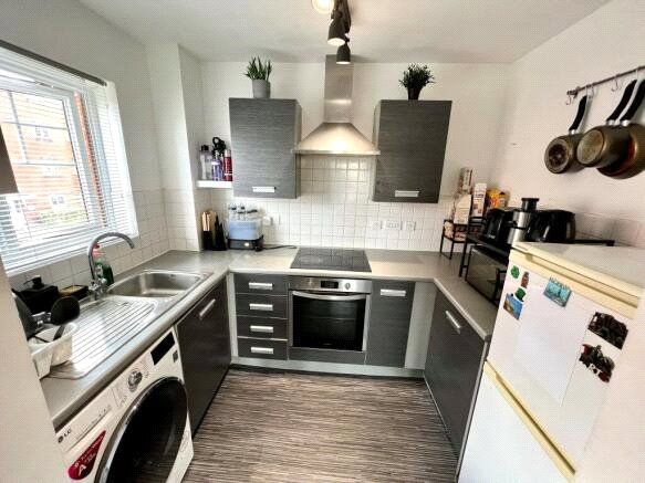 Property photo 2 of 7 Kitchen