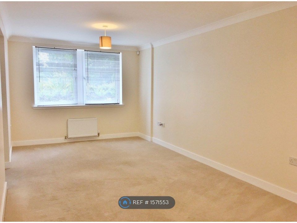 Property photo 3 of 8 Lounge