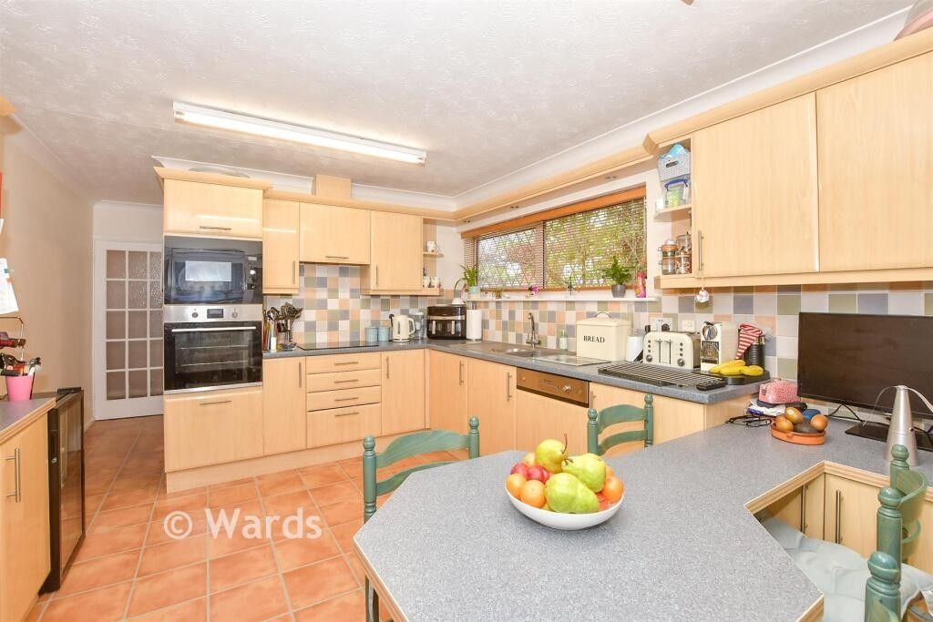 Property photo 2 of 11 Fernbank Kitchen