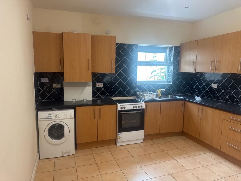 Property photo 2 of 21