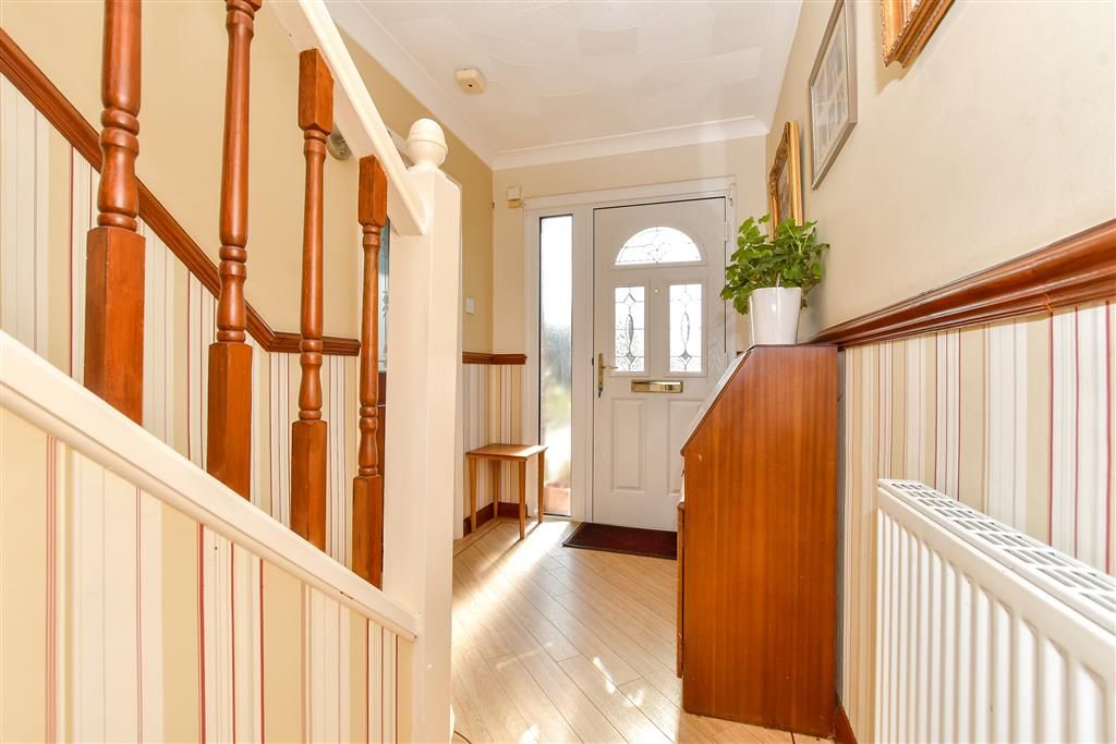 Property photo 3 of 25 Entrance Hall
