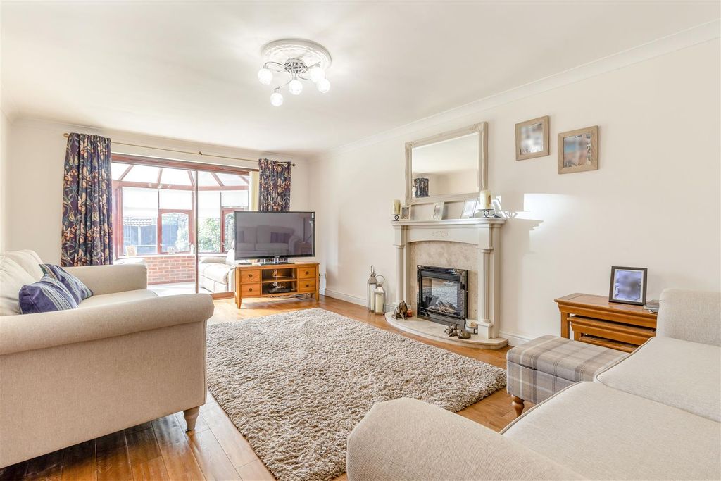 Property photo 2 of 41 8648189-Interior07.Jpg