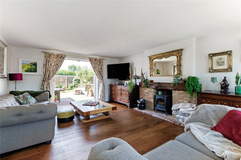 Property photo 3 of 12 Sitting Room