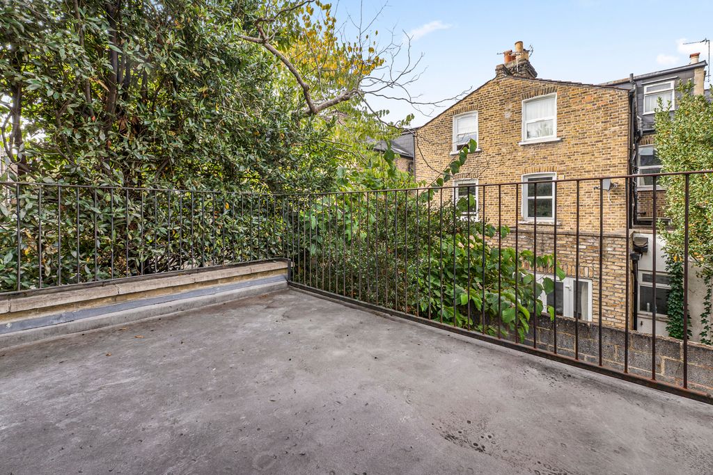Property photo 3 of 11