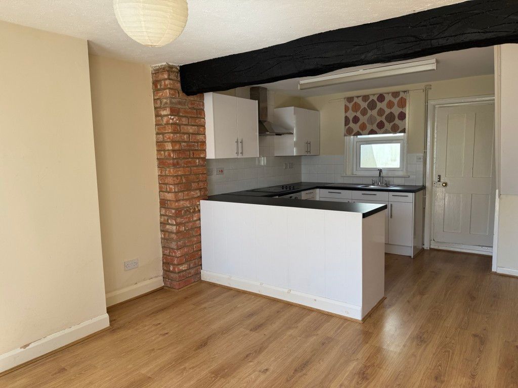Property photo 2 of 9 Kitchen/Lounge
