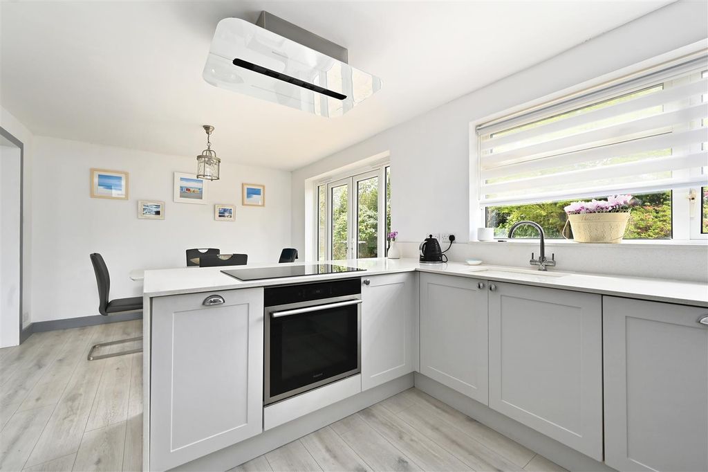 Property photo 2 of 24 5 Drayton Rise-Tn393Th (13).Jpg