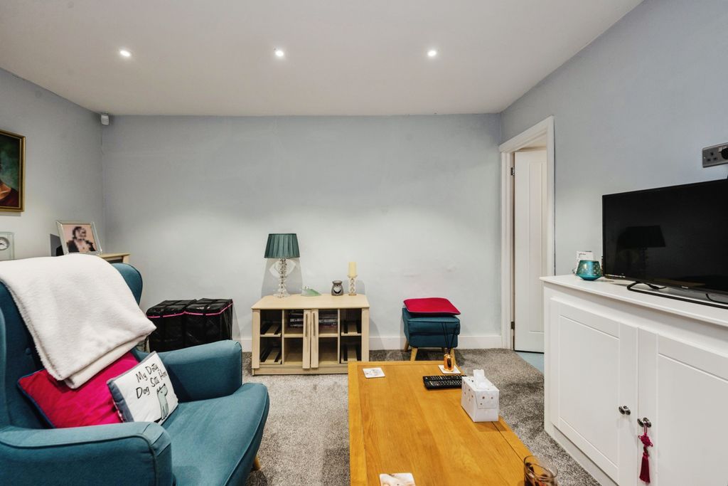 Property photo 2 of 17 Photography