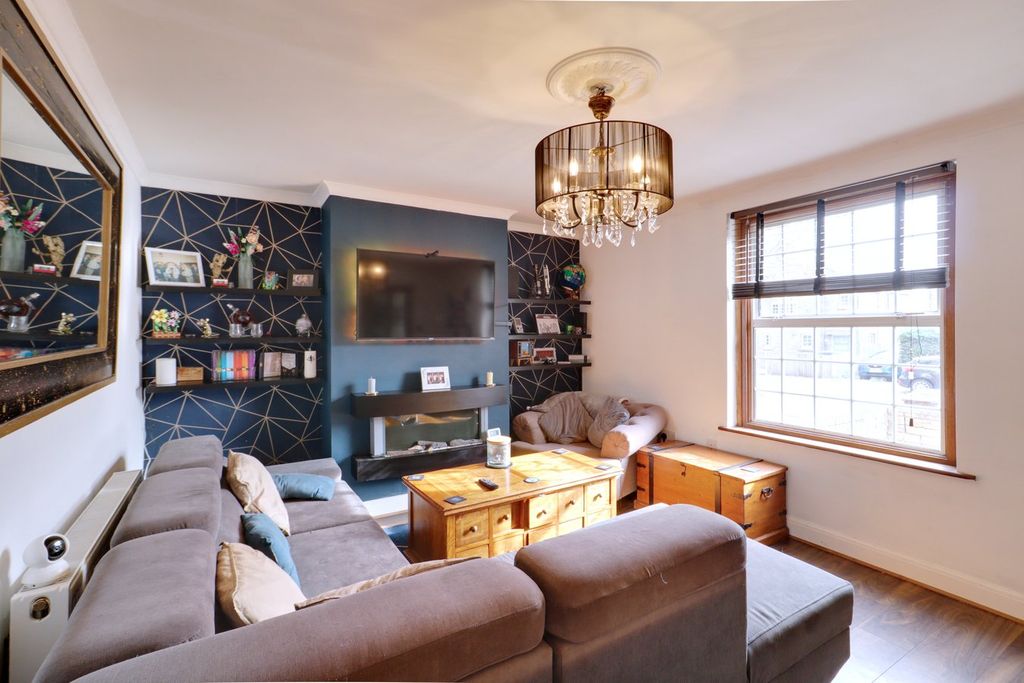 Property photo 3 of 19