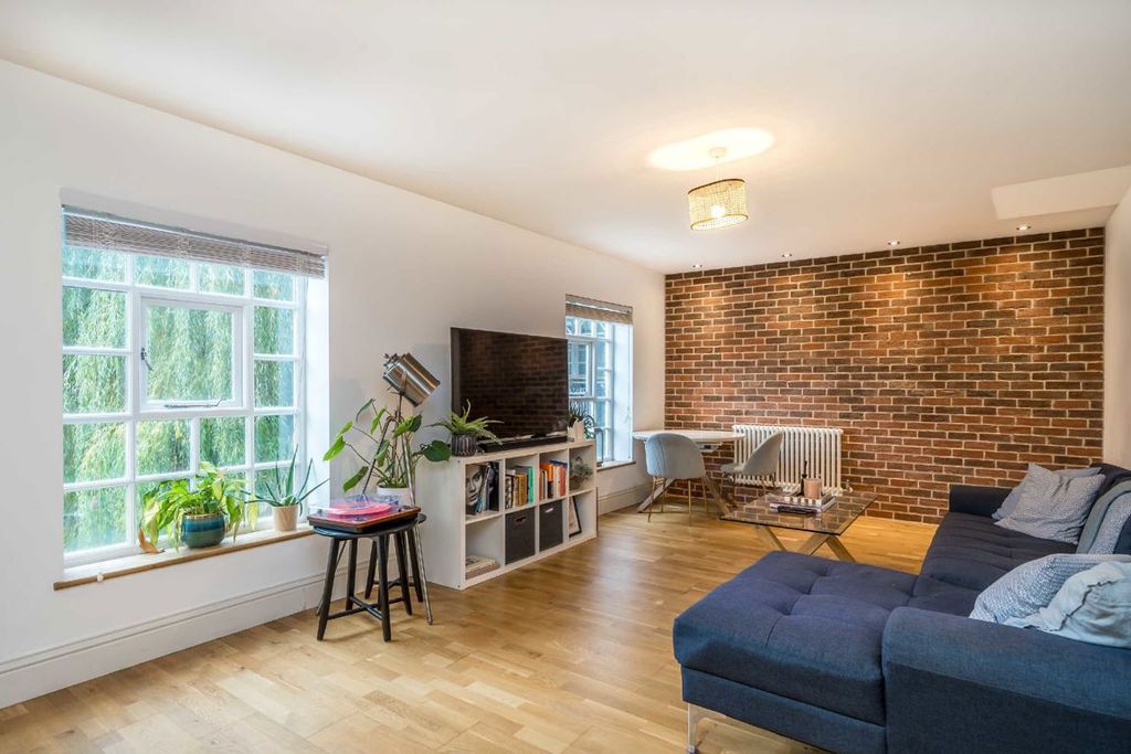 Property photo 2 of 6