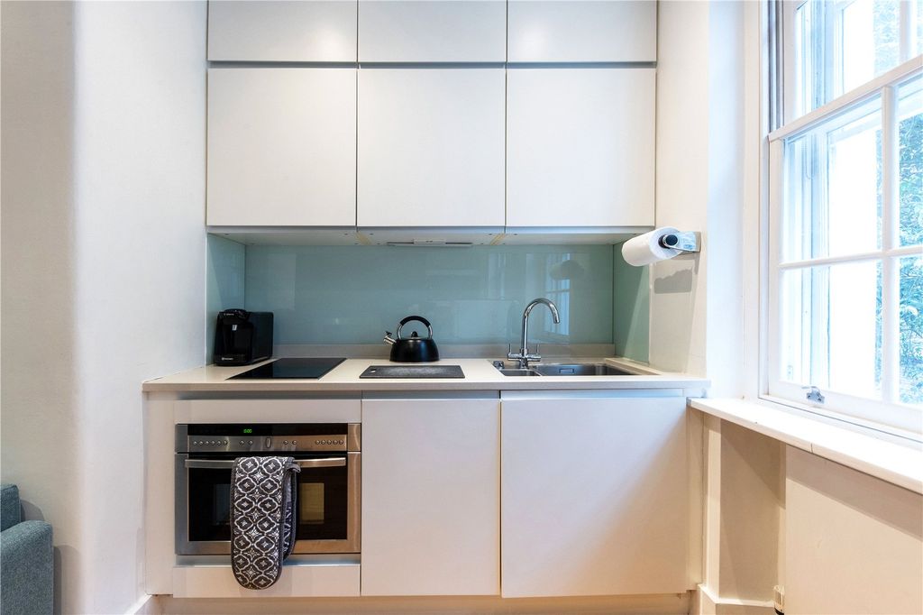 Property photo 3 of 9 Kitchen