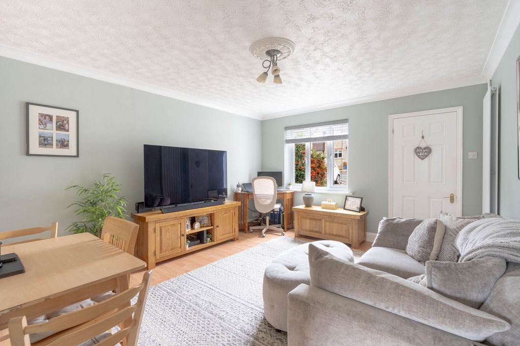 Property photo 3 of 11