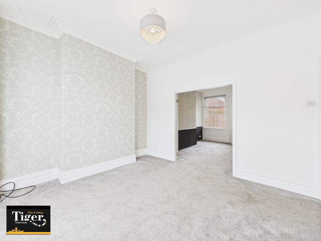 Property photo 3 of 14 Cam03440G0-Pr0372-Still008