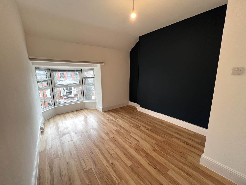 Property photo 3 of 5 Lounge