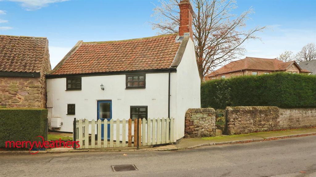Property photo 1 of 13 White Cottage 1.Jpg