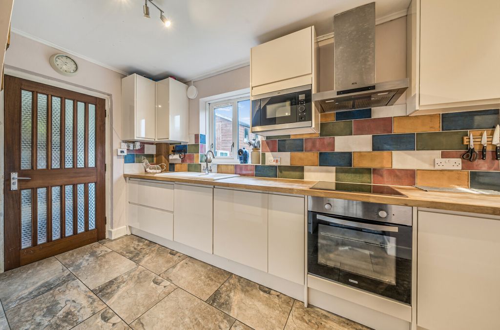 Property photo 3 of 24 1355229-12-68Cbd0...