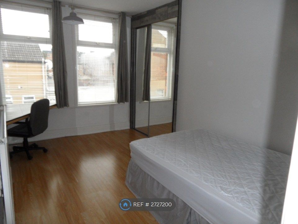Property photo 1 of 7 Very Large Double Room With Lots Of Natural Light