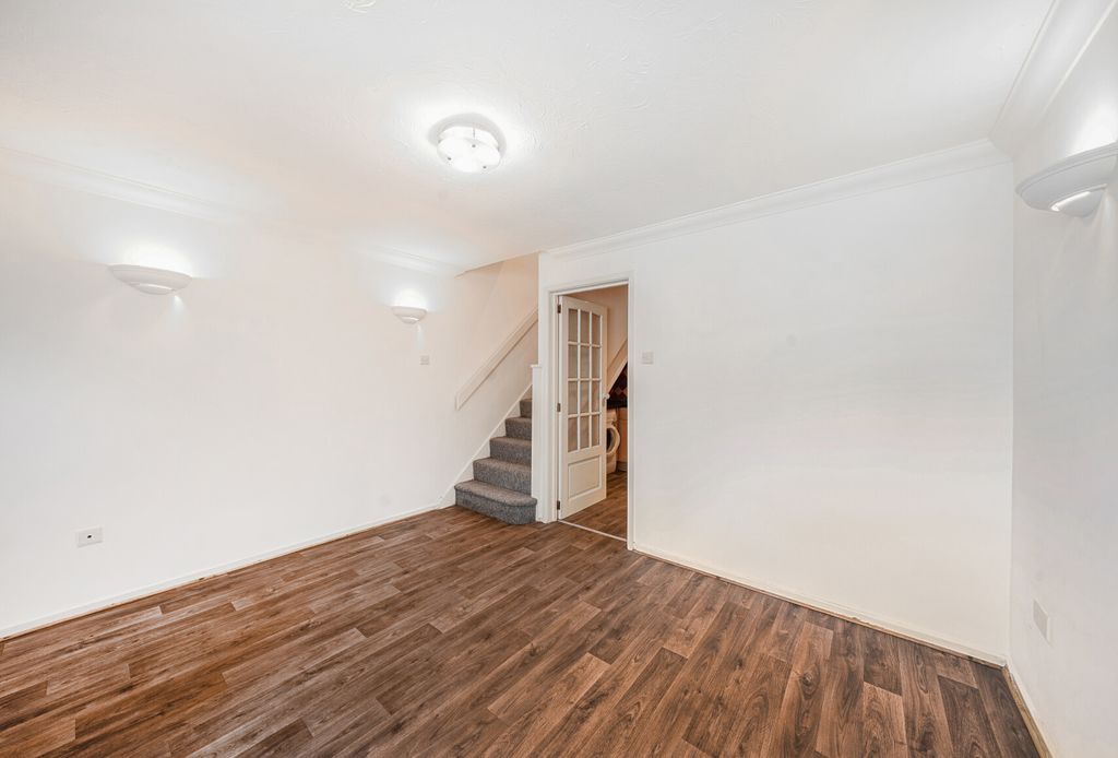 Property photo 3 of 9 1452938-17-69Ef45...