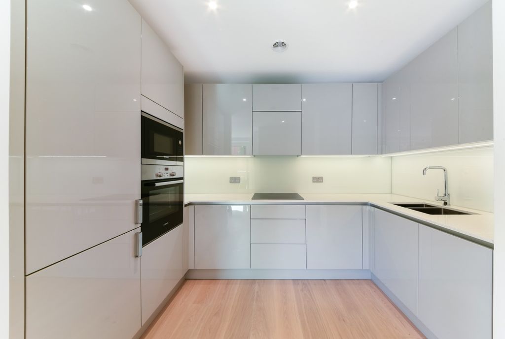 Property photo 3 of 10 Kitchen