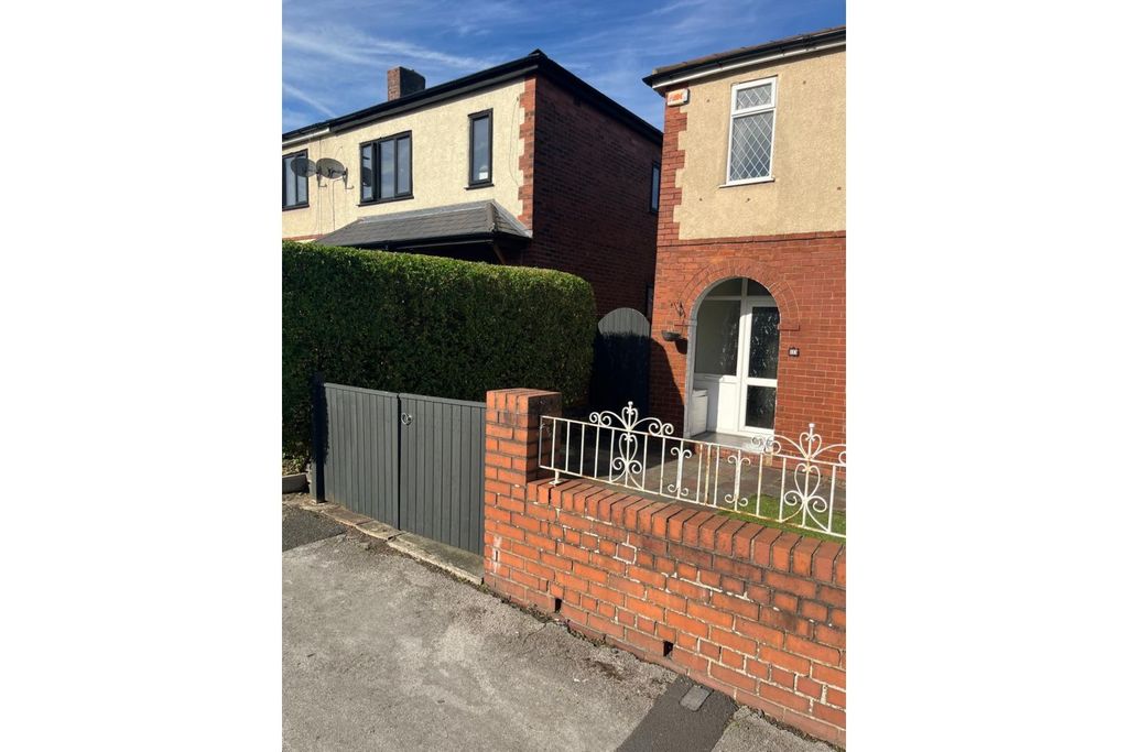 Property photo 2 of 28