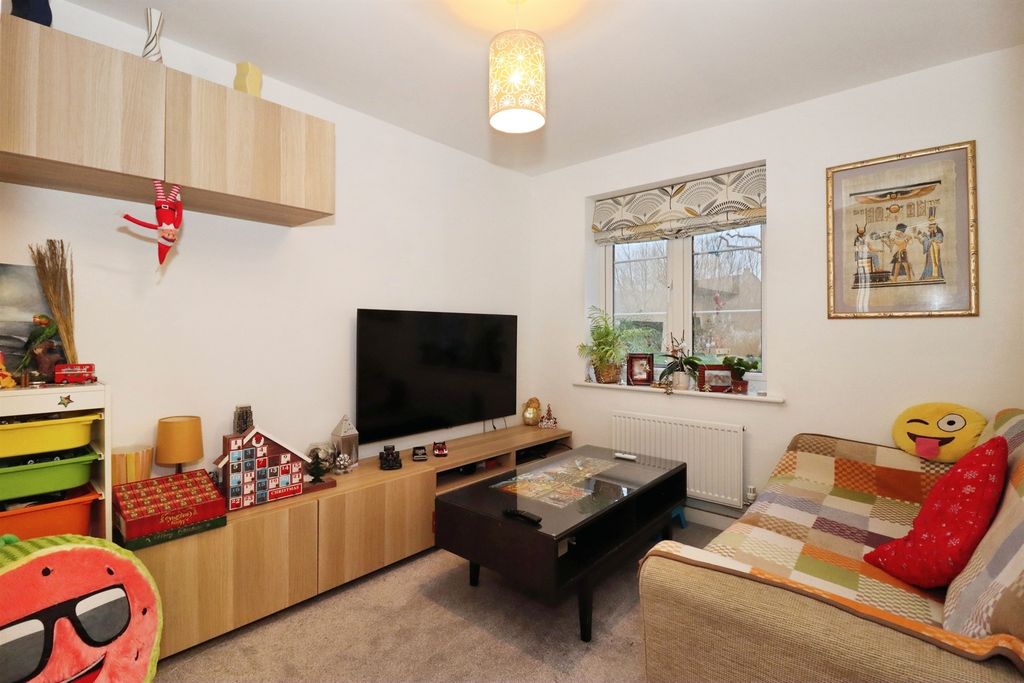 Property photo 2 of 20