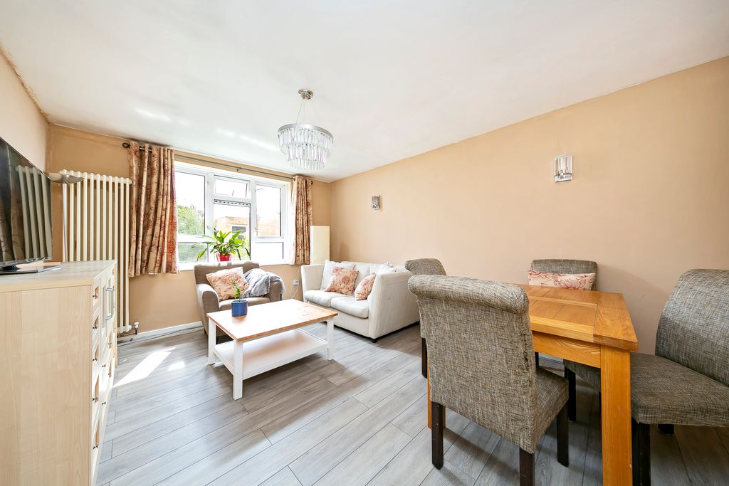 Property photo 3 of 7