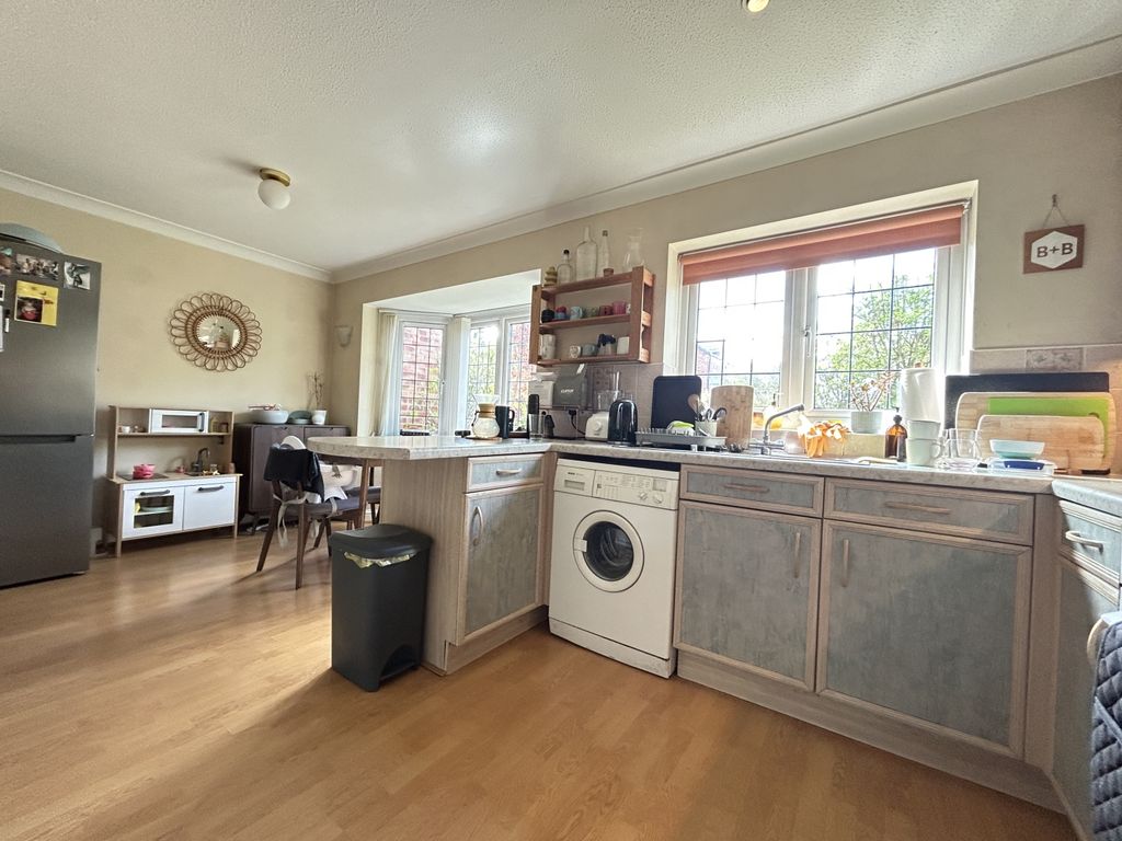 Property photo 2 of 12 Img_1393