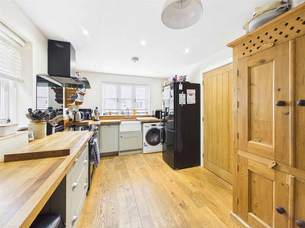 Property photo 2 of 21 Picture No. 15