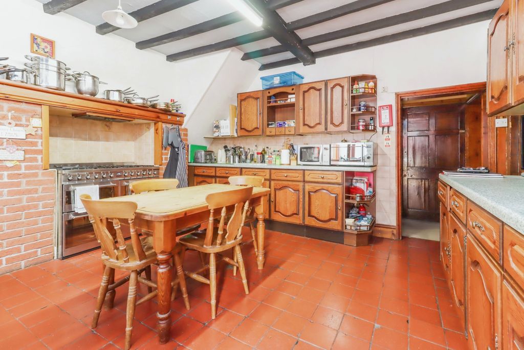 Property photo 3 of 17 Kitchen