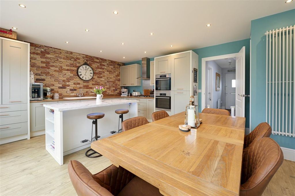 Property photo 3 of 26 Kitchen 4.Jpg